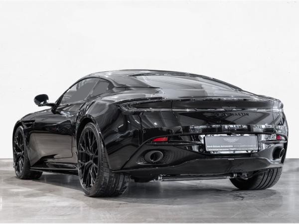 Aston Martin DB12